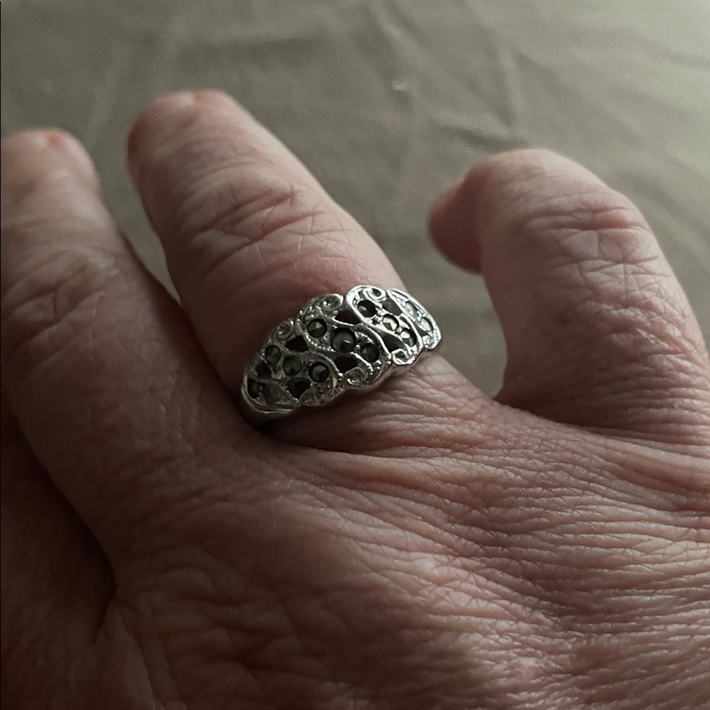 Elegant Silver Ring with Intricate Design